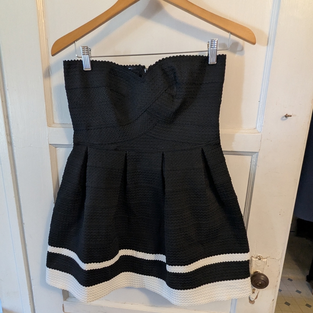 Sans Souci strapless Black and White Strapless Dress, small (NWT)